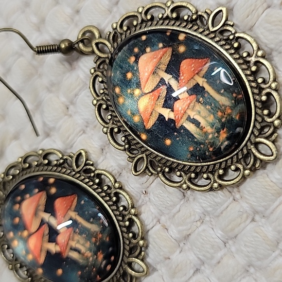 🔥LAST PAIR🔥 Vintage Bronze Mushroom Earrings - Picture 4 of 9